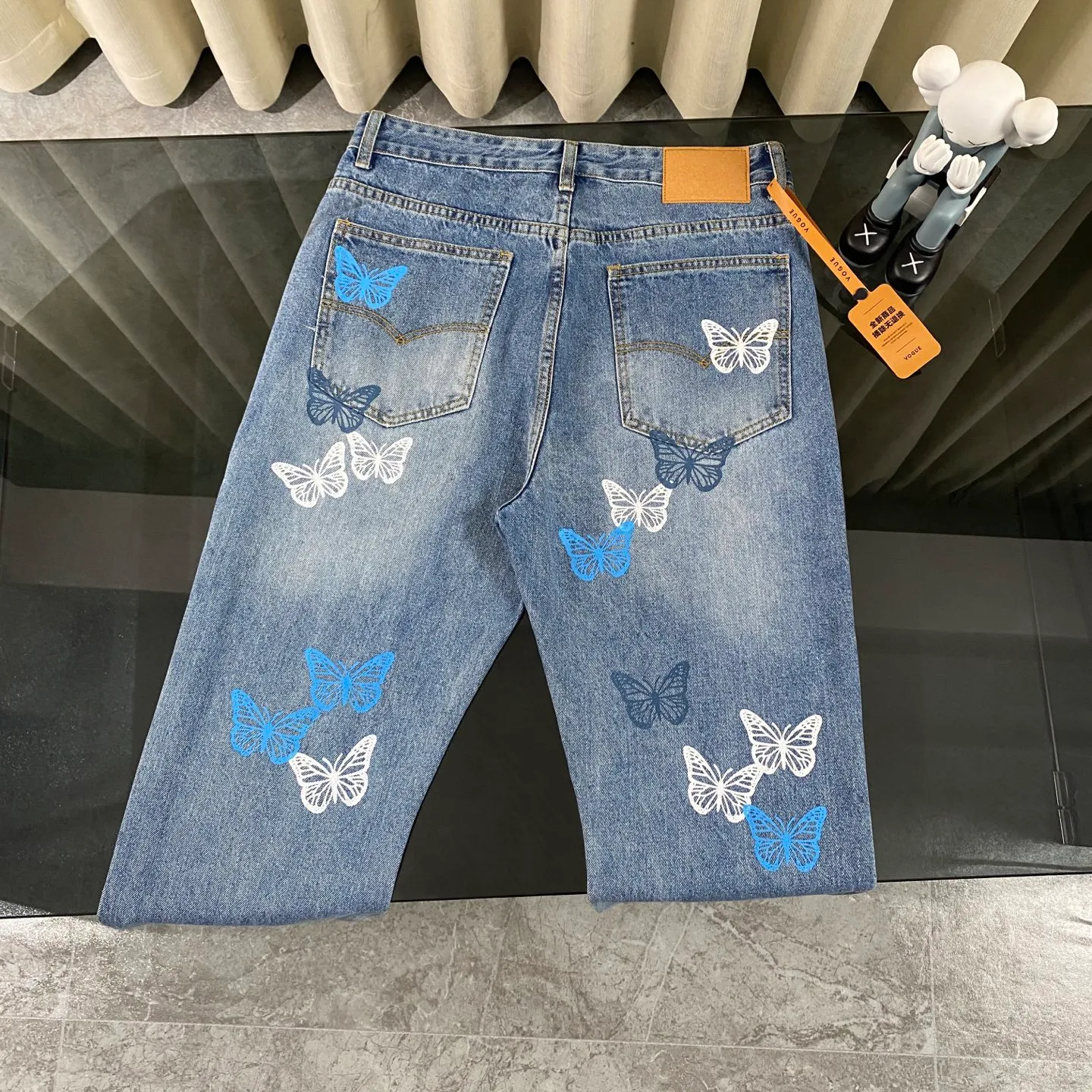 P230 Chrome Hearts 2025 new rare three-color butterfly print couple's washed loose jeans. High version, high version, top ceiling quality. Styles with different washed textures, very friendly to people with thin legs and thick legs. The straight version is very flattering to the leg shape. Moderate length that never goes out of style, easy to match with casual, basic styling for various styles, a must-have in the wardrobe! The fabric is stiff but also makes the upper body soft without losing texture. The washing process is even more perfect. It is a must-have item for everyone! ! ! Washed wheat, hang tag, pants label, three labels complete Color: blue Size: 28, 30, 32, 34
